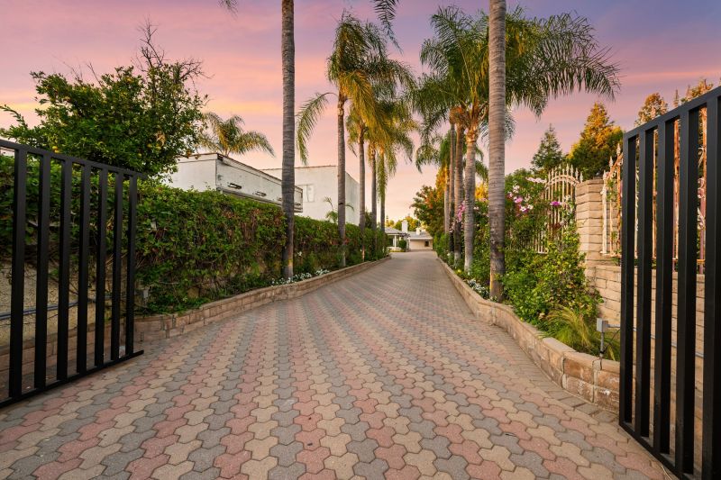 Pool Gate Installation detail